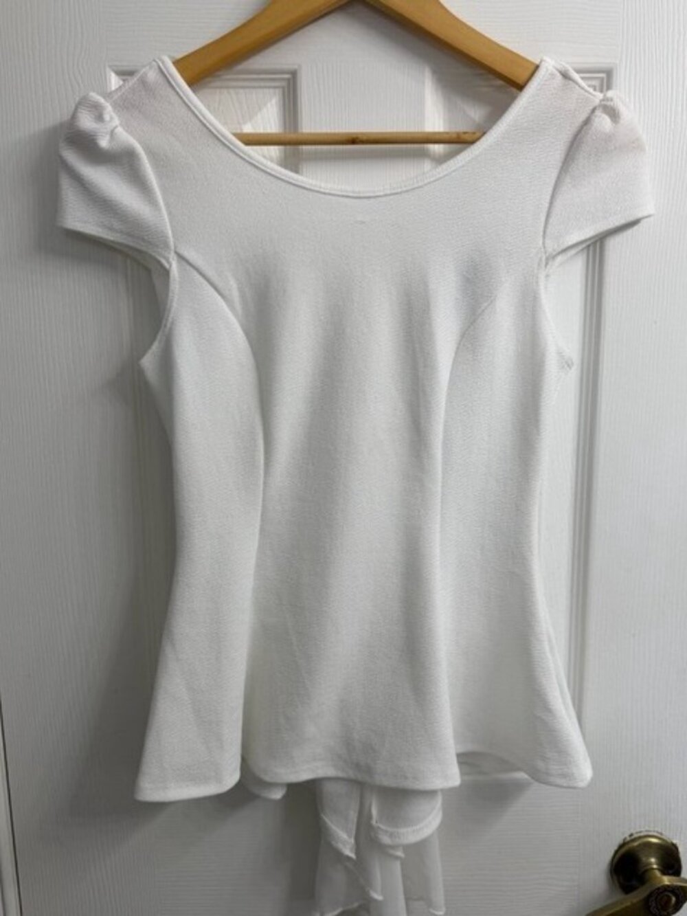 Seductions White Bow Back Top Women's M Elegant Short Sleeve Fitted Date Night